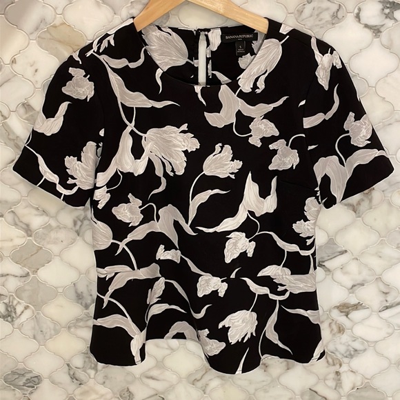Banana Republic Factory black/white Floral Peplum Short Sleeve Blouse. Size S - Picture 2 of 10